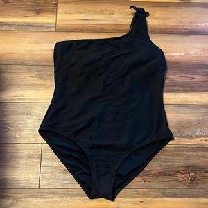 XL Old Navy black one shoulder swimsuit